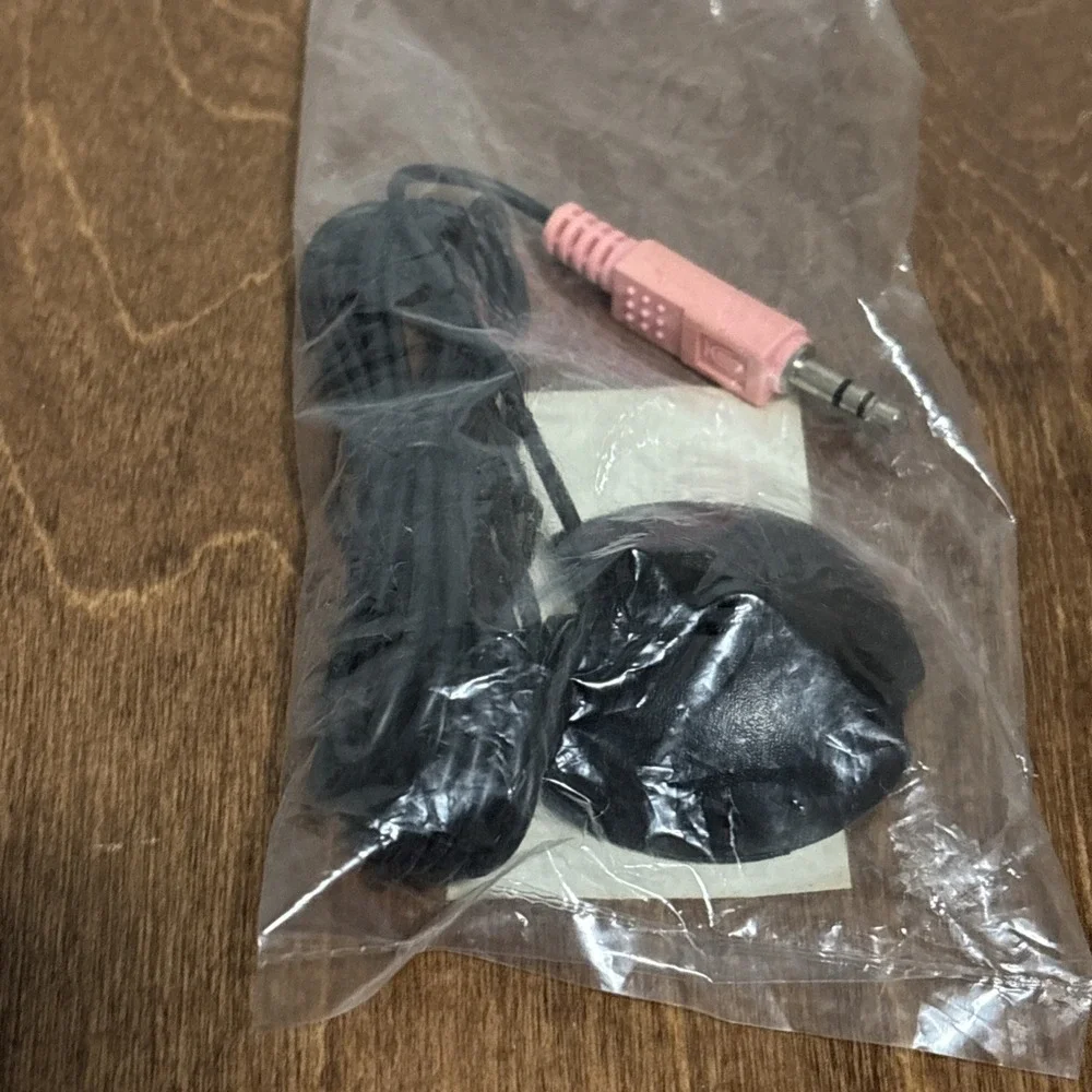 Labtec Model‎ 7303 Wired Microphone 3.5mm Plug New In Plastic Bag